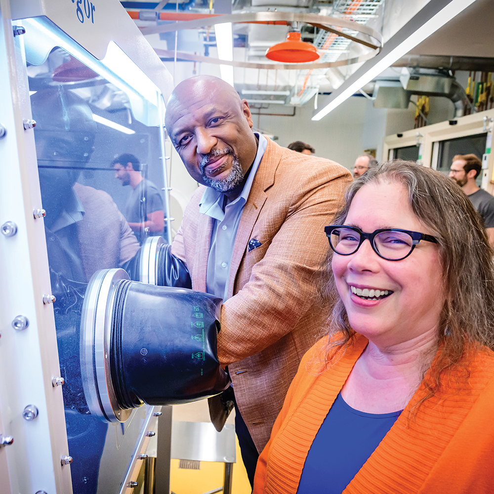 Chancellor Isbell using new lab equipment